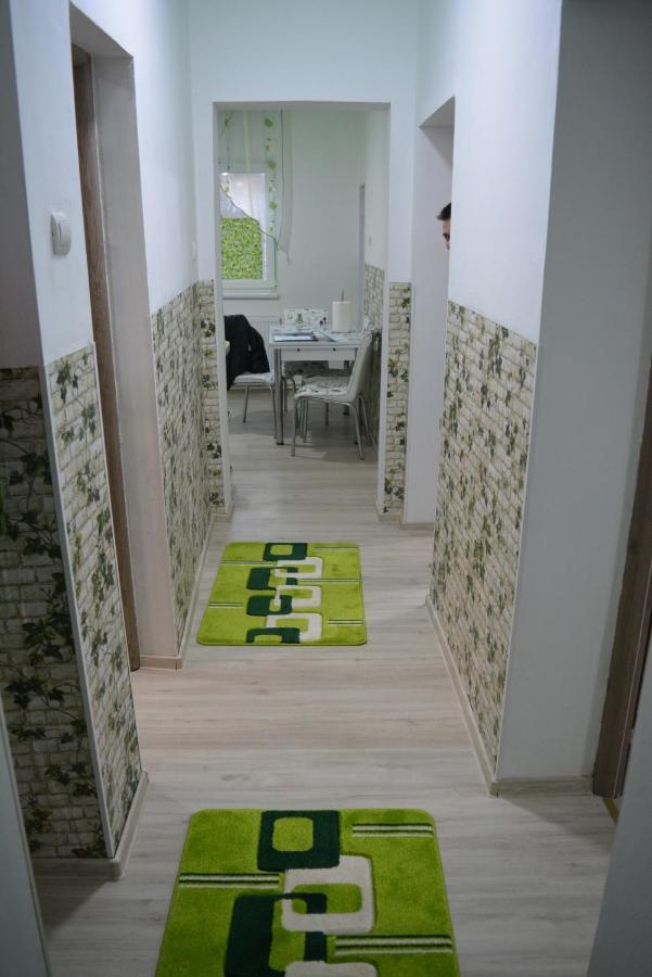 Green Rooms Хунедоара Екстер'єр фото