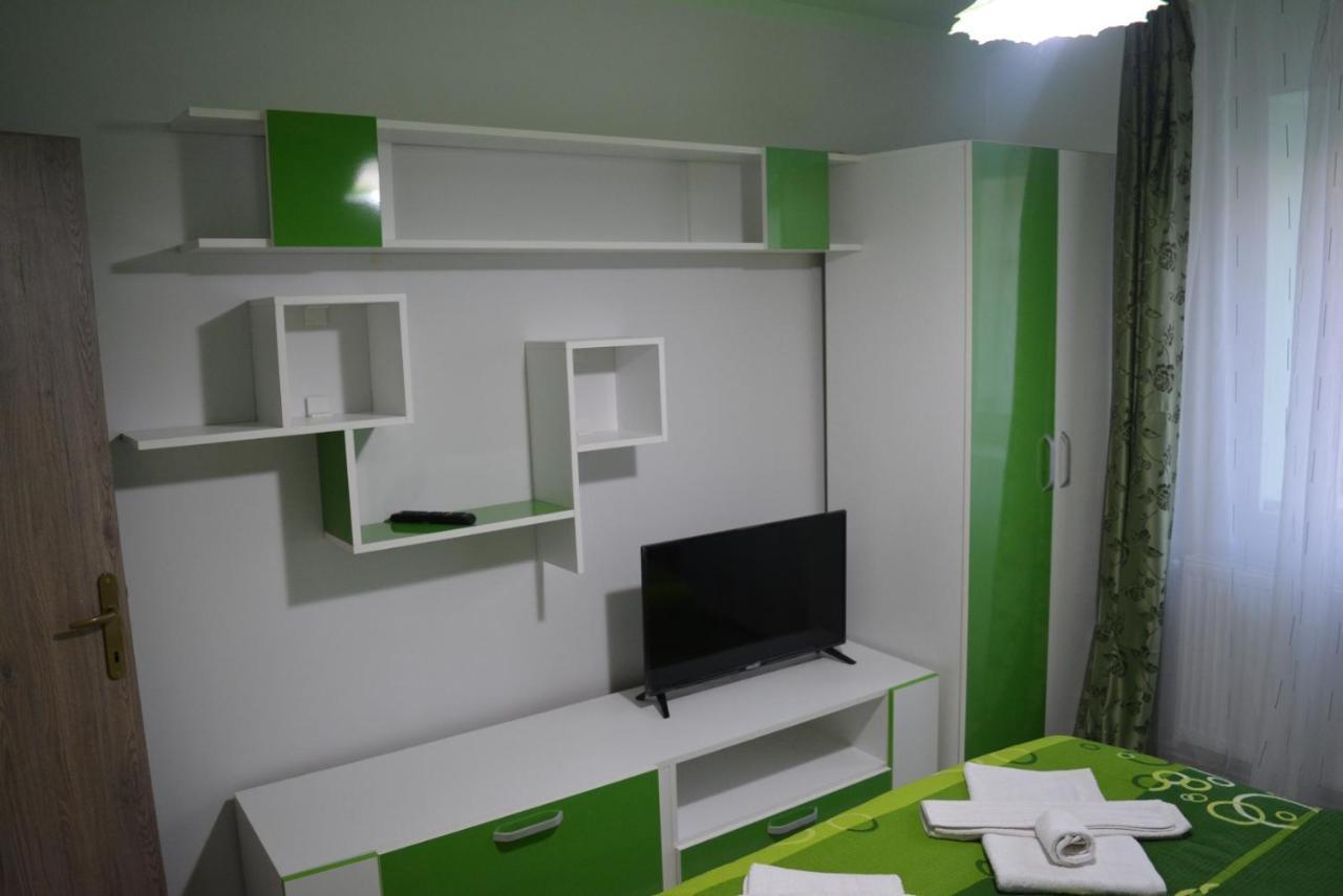 Green Rooms Хунедоара Екстер'єр фото