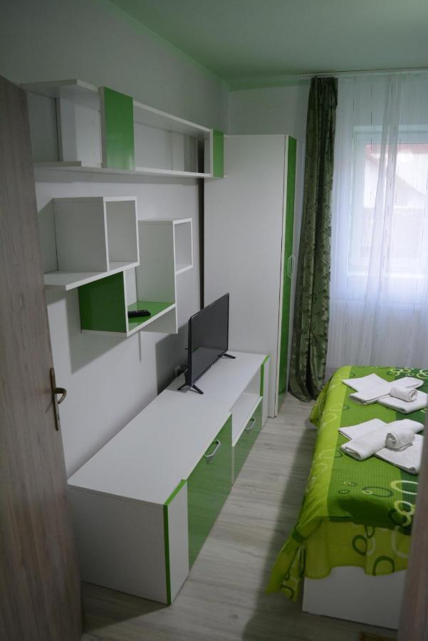 Green Rooms Хунедоара Екстер'єр фото
